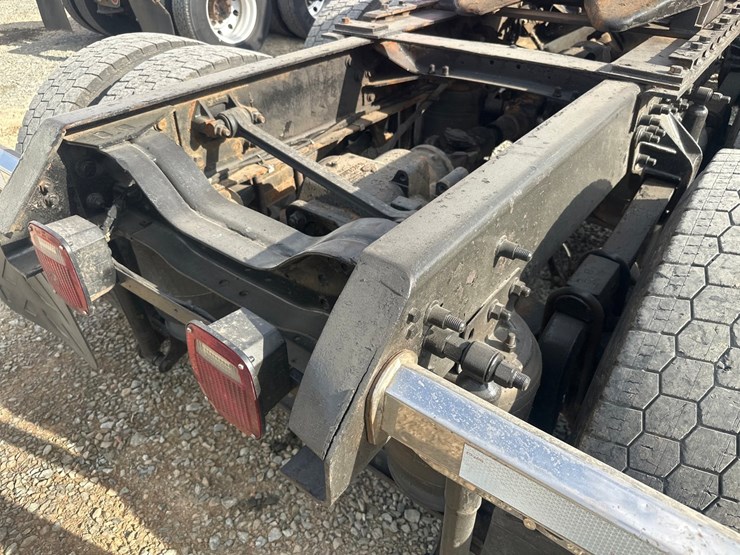 2002-mack-ch613-image-18