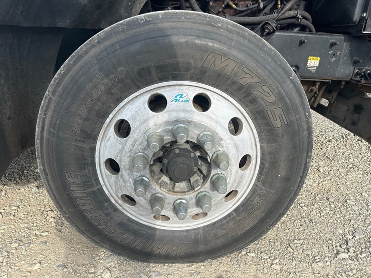 2002-mack-ch613-image-54