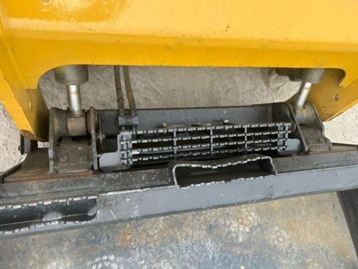 2014-caterpillar-262d-image-48