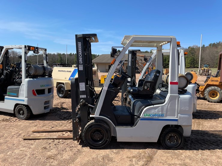 #1134-•-unicarriers-lp-forklift-image-2