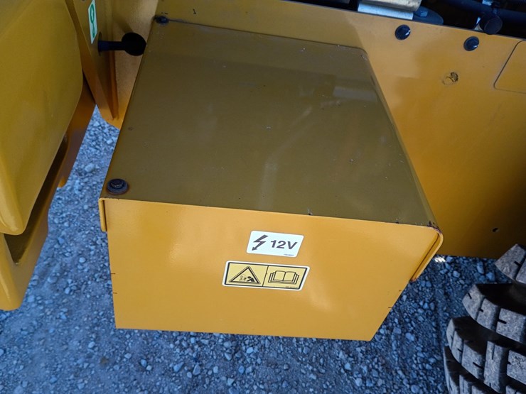 2023-caterpillar-910-image-70