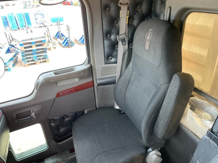 2009-kenworth-w900-image-66