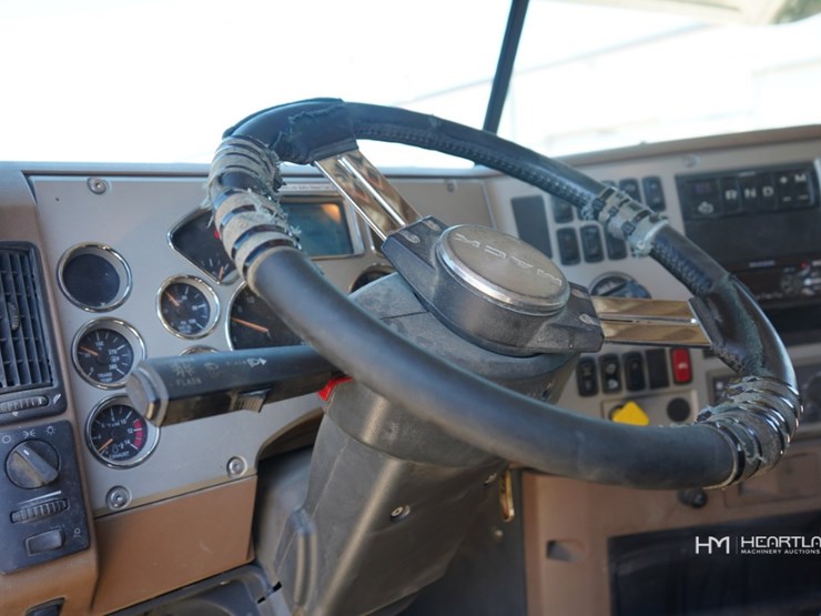 2018-mack-granite-gu713-image-12