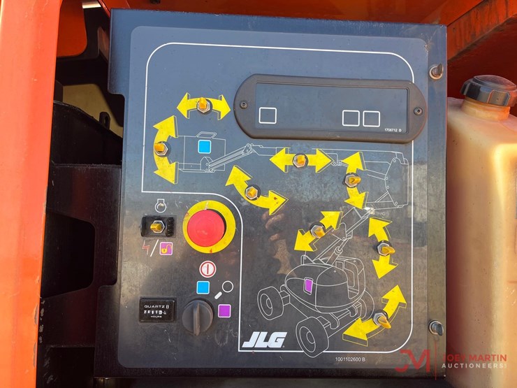 2017-jlg-800aj-image-13
