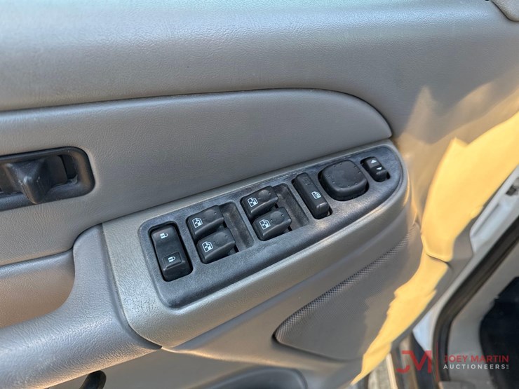 2006-chevrolet-tahoe-image-13