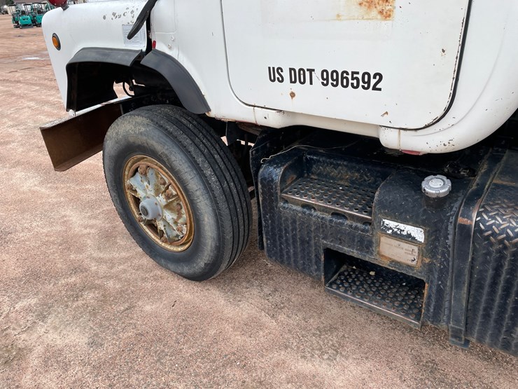 1990-mack-dm690s-image-24