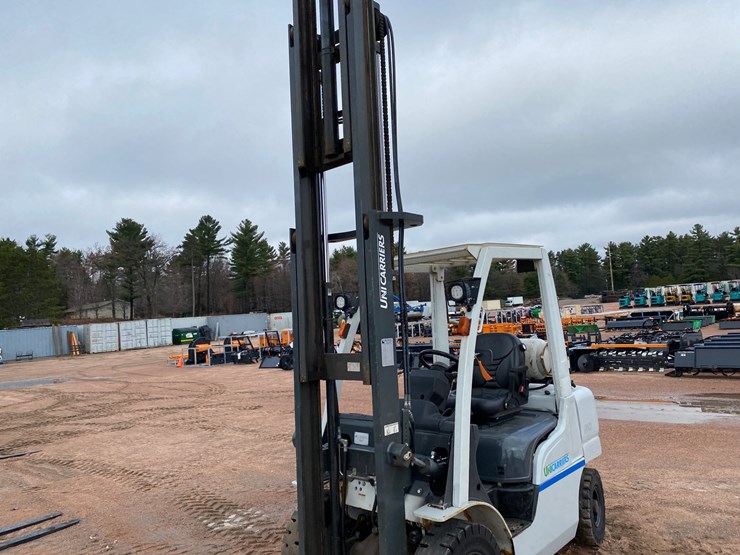 #1161-•-unicarriers-3,450-lbs-lp-forklift-image-36