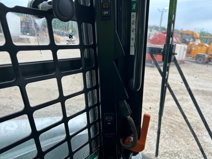 2024-bobcat-t770-image-25