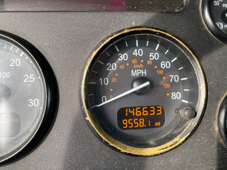 2017-peterbilt-348-image-51