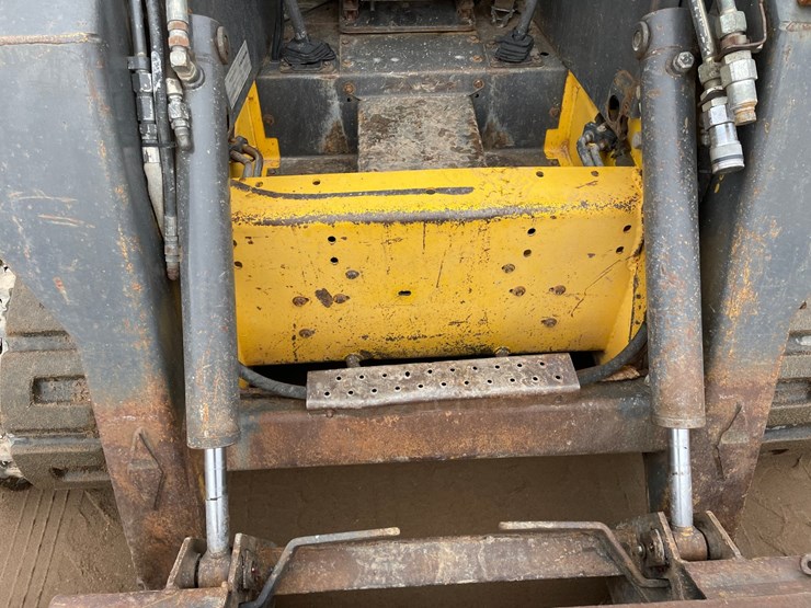 2007-new-holland-c185-image-11