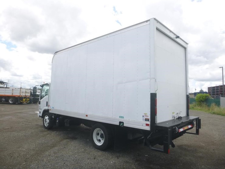 2023-isuzu-nrr-image-4