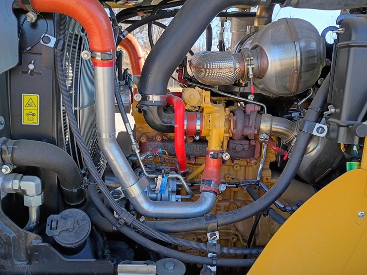 2023-caterpillar-910-image-22