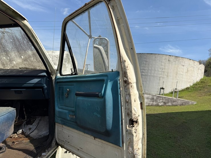 1982-ford-f700-image-49