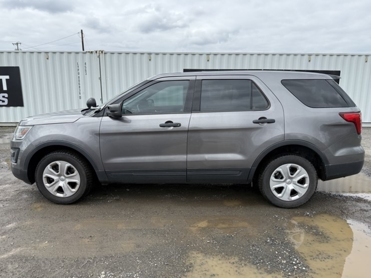 2017-ford-explorer-image-7