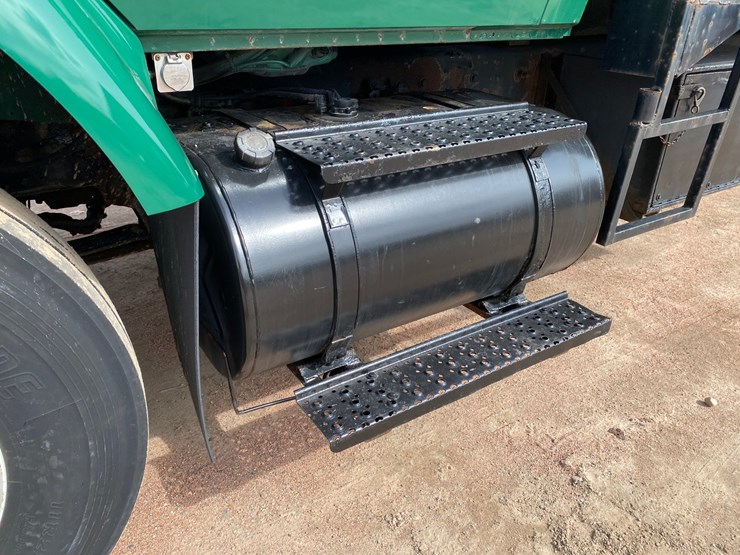 2003-international-7400-image-11