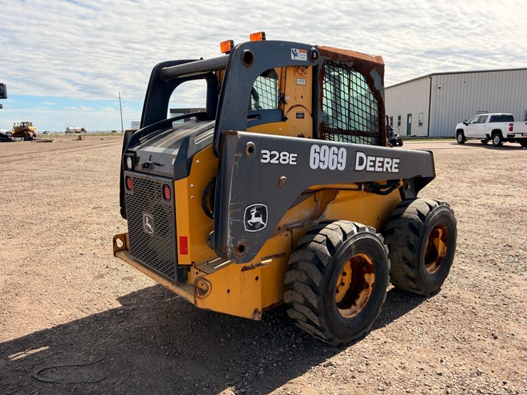 2014-deere-328e-image-5