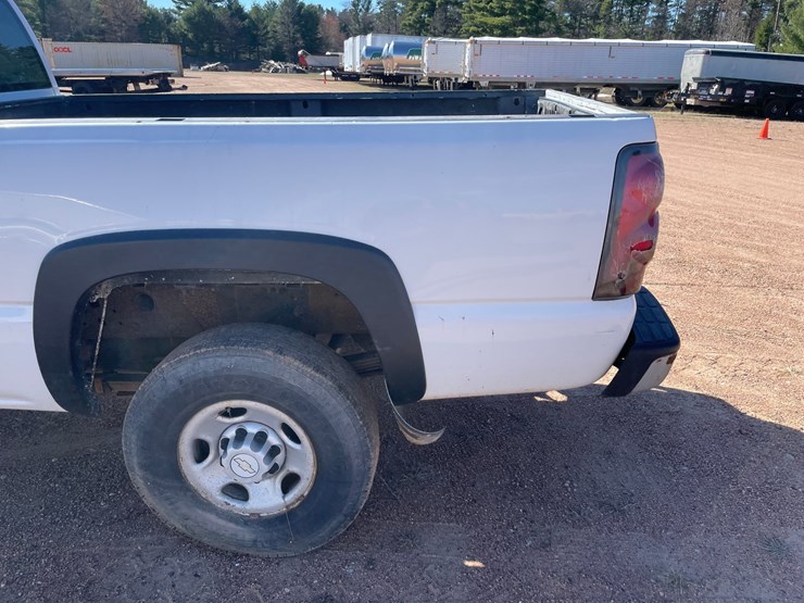 2006-chevrolet-2500-image-10