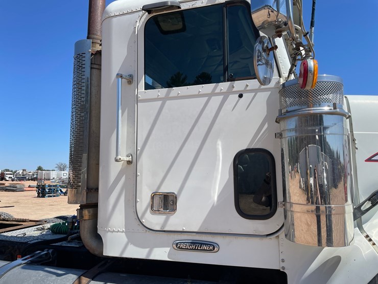 2007-freightliner-fld120-image-22