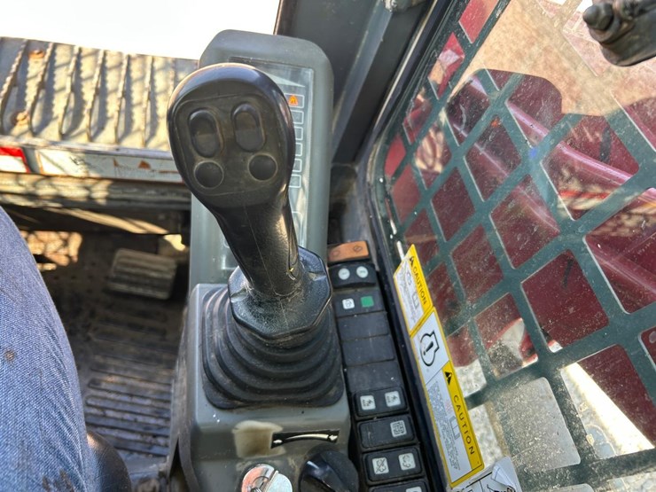 2016-takeuchi-tl8-image-22