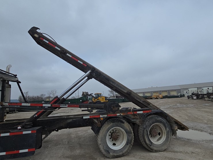 #22589-•-2006-mack-cv713-granite-roll-off-truck-image-101