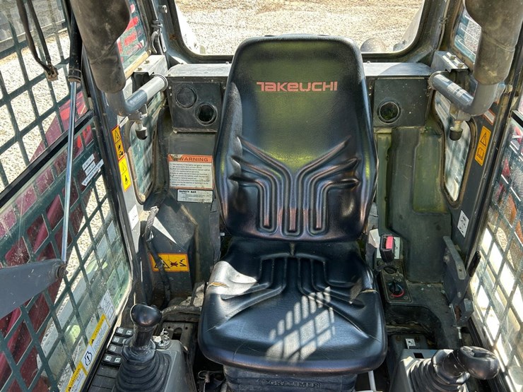 2016-takeuchi-tl8-image-19