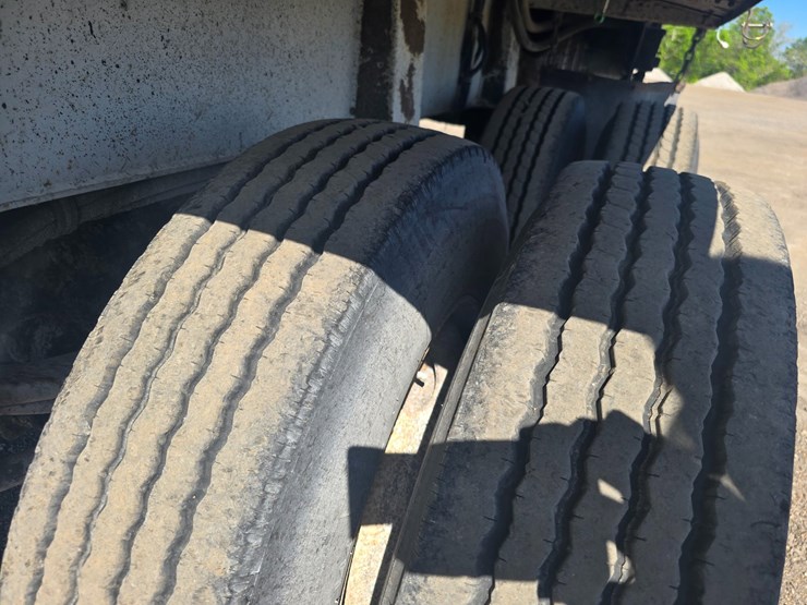 2000-red-river-live-bottom-image-63