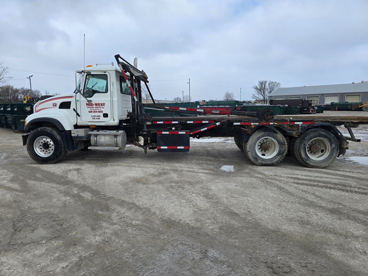 #22589-•-2006-mack-cv713-granite-roll-off-truck-image-6