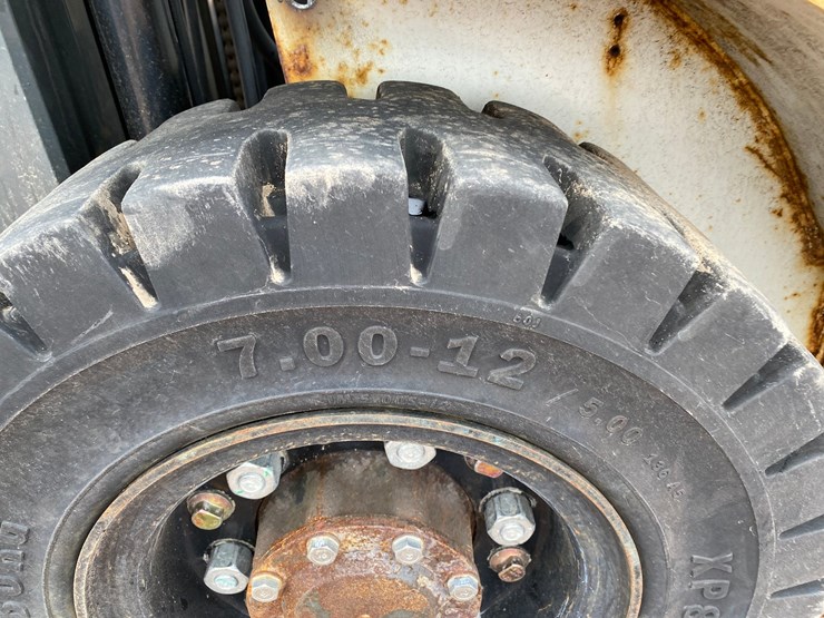 #1161-•-unicarriers-3,450-lbs-lp-forklift-image-15