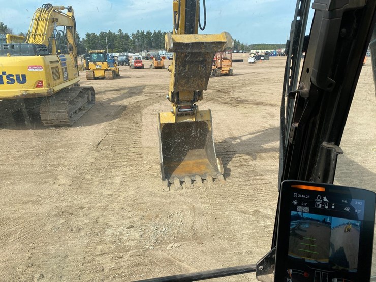 2018-caterpillar-320-image-60