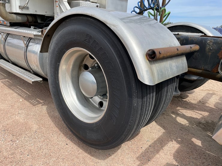 2009-kenworth-w900-image-39