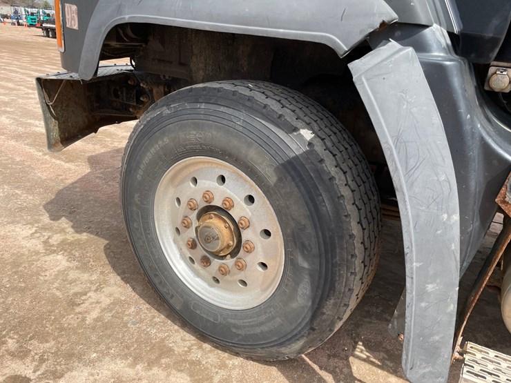 1995-mack-cl713-image-11