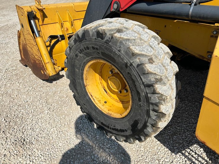 2021-deere-310l-image-19