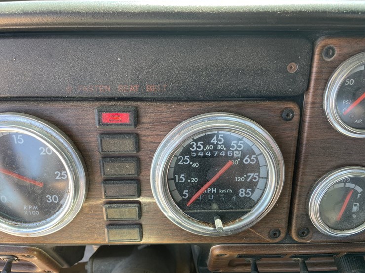 2007-freightliner-fld120-image-47