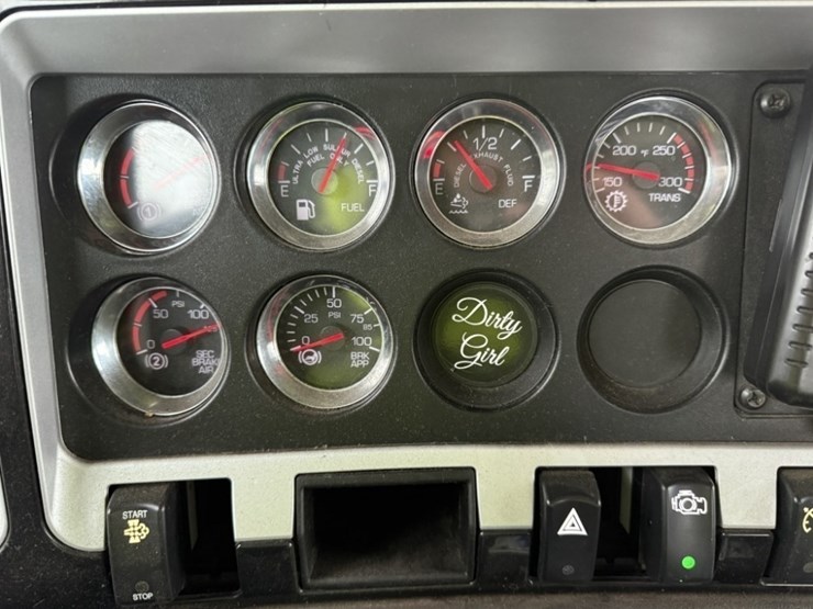 2015-kenworth-t440-image-34