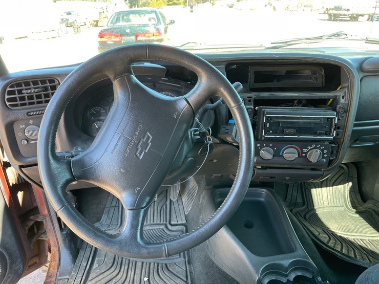 1998-chevrolet-s10-image-33