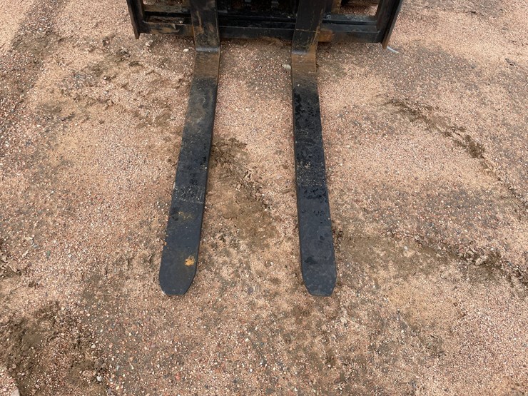 #1164-•-unicarriers-3,450-lbs-lp-forklift-image-9