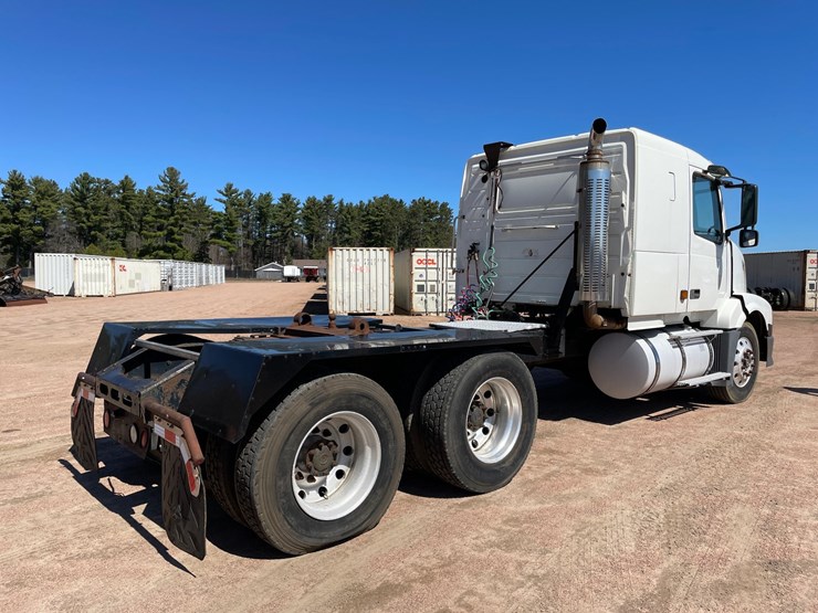 2005-volvo-10-image-6