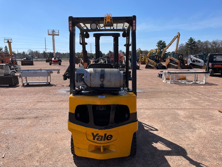 #1137-•-yale-4,000lb-lp-forklift-image-4