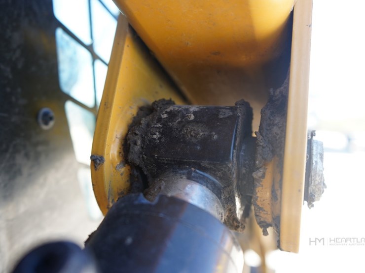 2020-caterpillar-289d3-image-38