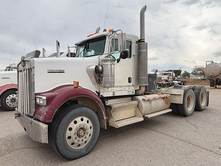 2007-kenworth-w900-image-1