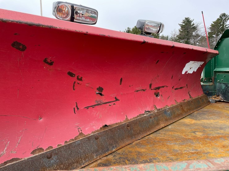 2011-chevrolet-3500-image-23