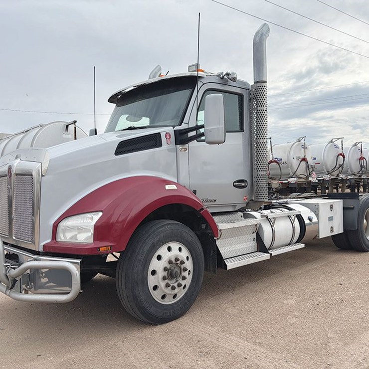 2016 KENWORTH T880
