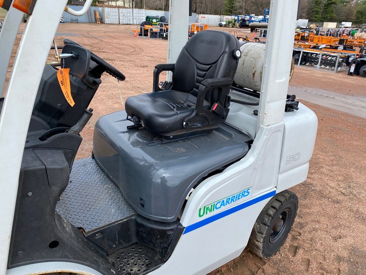 #1161-•-unicarriers-3,450-lbs-lp-forklift-image-17