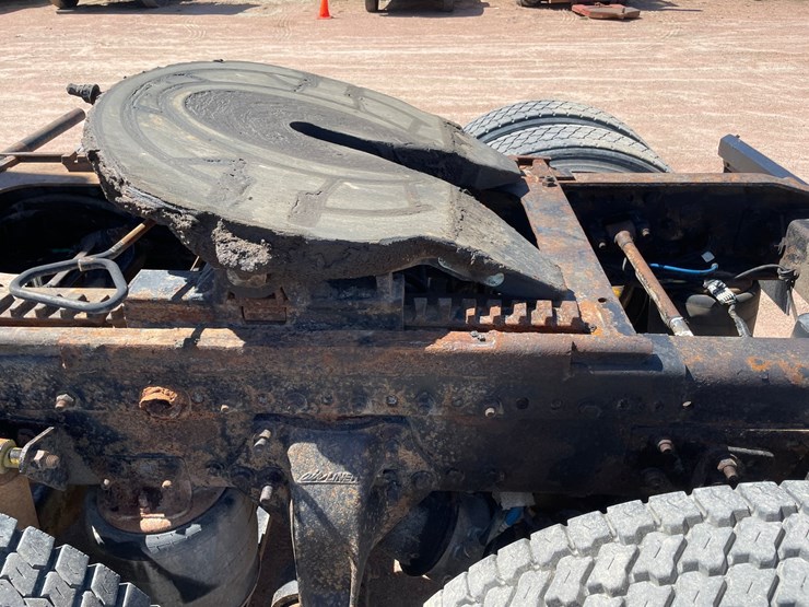 2007-freightliner-fld120-image-15