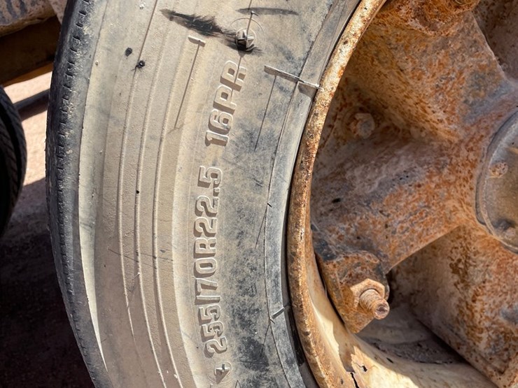 1992-mack-dm690s-image-16