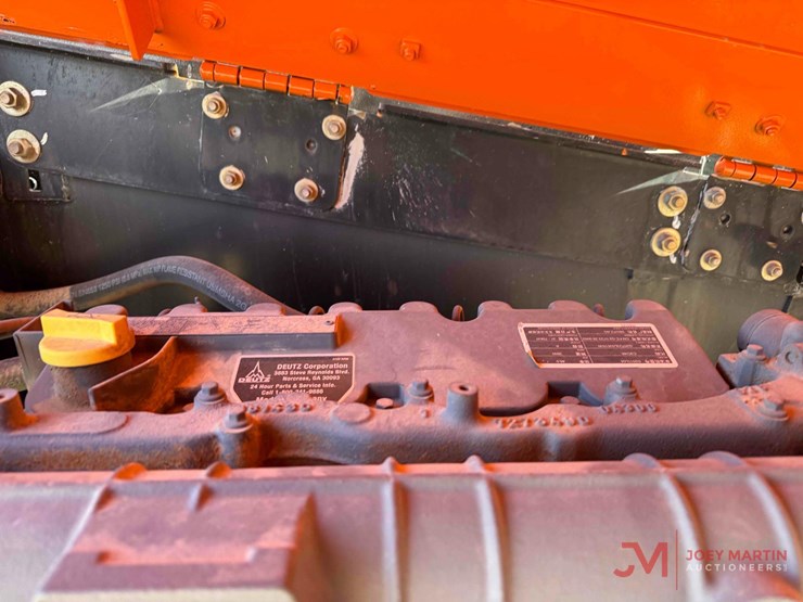 2013-jlg-800s-image-9