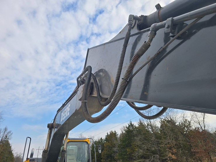 2013-deere-160g-lc-image-29