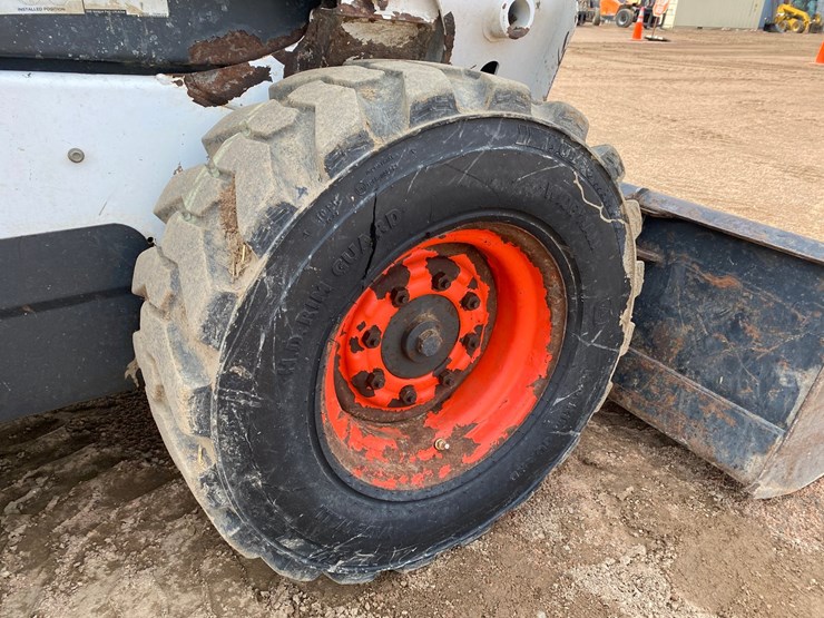 2014-bobcat-s590-image-26