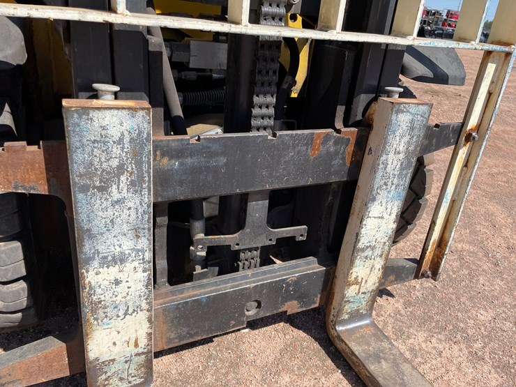 #1137-•-yale-4,000lb-lp-forklift-image-10