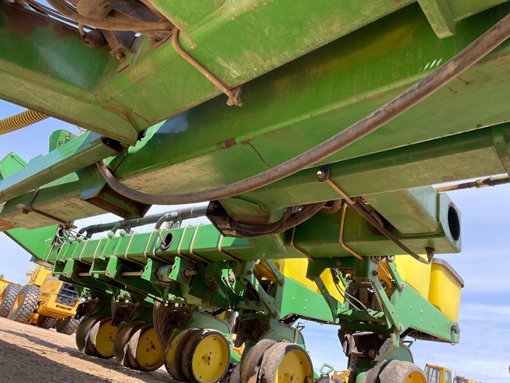 john-deere-7200-image-45